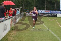 Neuberglauf Kasing - Nr. 186 im Zieleinlauf - 1.Sieger STIER Martin MTV 1881 Ingolstadt mit der Zeit von 29:05.98 - Foto: Jürgen Meyer