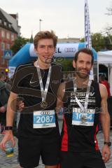 Halbmarathon Ingolstadt 2022 - 1. Sieger - HUG Tom 	GER	- SV Bayreuth links - 2. Sieger Matthias Ewender - Positiv Fitness - rechts - Foto: Jürgen Meyer