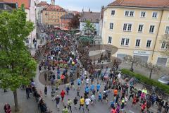 Halbmarathon Ingolstadt 2022 - Start vom Halbmarathon Ingolstadt - Läufer laufen durch die Innenstadt - Foto: Jürgen Meyer