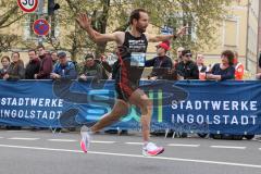 Halbmarathon Ingolstadt 2022 - 2. Sieger auf der Laufstrecke Matthias Ewender GER Positiv Fitness  - Foto: Jürgen Meyer