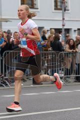 Halbmarathon Ingolstadt 2022 - 1. Siegerin der Frauen - REICHHOLD Magdalena  TSV Wolnzach auf der Laufstrecke - Foto: Jürgen Meyer