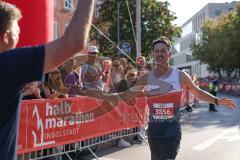 Halbmarathon 2026 - Halbmarathon 2026  - Andreas Wittmann #3856 - Roots Performance  - 2. Sieger - im Zieleinlauf - Foto: Meyer Jürgen