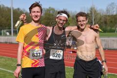 Laufcup 2024 - Donaudammlauf  - 1. Sieger Nr. 820 Glockshuber Basti - 2. Sieger Nr. 637 Ostermeir Lukas - 3. Sieger Fengler Paul Nr. 681 rechts - jubel - Foto: Meyer Jürgen