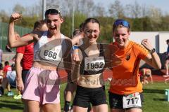 Laufcup 2024 - Donaudammlauf  - Angerbauer Nina Nr. 668 - 2. Siegerin - 1. Siegerin Goldfuß Verena Nr. 1952 - 3. Siegerin Anna Liepold SC Irgertsheim rechts  - Foto: Meyer Jürgen