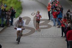 Halbmarathon Ingolstadt 2022 - 1. Siegerin der Frauen - REICHHOLD Magdalena  TSV Wolnzach auf der Laufstrecke - Foto: Jürgen Meyer