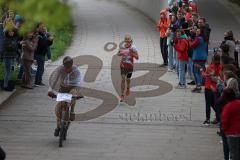 Halbmarathon Ingolstadt 2022 - 1. Siegerin der Frauen - REICHHOLD Magdalena  TSV Wolnzach auf der Laufstrecke - Foto: Jürgen Meyer