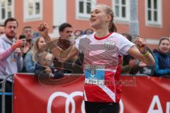 Halbmarathon Ingolstadt 2022 - 1. Siegerin der Frauen - REICHHOLD Magdalena  TSV Wolnzach im Zieleinlauf - Foto: Jürgen Meyer