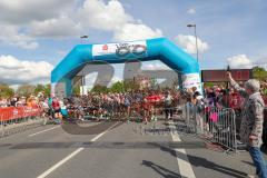 Halbmarathon Ingolstadt 2023 - Startschuss durch Dorothea Deneke-Stoll - Foto: Markus Banai