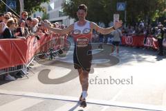 Halbmarathon 2026 - Halbmarathon 2026  - Andreas Wittmann #3856 - Roots Performance  - 2. Sieger - im Zieleinlauf - Foto: Meyer Jürgen