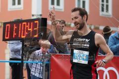 Halbmarathon Ingolstadt 2022 - 2. Sieger im Zieleinlauf Matthias Ewender GER Positiv Fitness  - Foto: Jürgen Meyer
