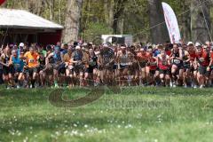 Sport IN - Laufcup - Schanzer Seelauf - Start vom Schanzer Seelauf - 1. Sieger #990 Glockshuber Bastian TSV 1862 Neuburg - 2. Sieger Göltl Chris #791 FC Hitzhofen /Oberzell - 3. Sieger Dean Michael #850 MTV Ingolstadt - Foto: Meyer Jürgen