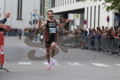 Halbmarathon Ingolstadt 2022 - 2. Sieger im Zieleinlauf Matthias Ewender GER Positiv Fitness  - Foto: Jürgen Meyer