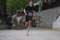 Halbmarathon Ingolstadt 2022 - 1. Sieger - HUG Tom 	GER	- SV Bayreuth auf der Laufstrecke - Foto: Jürgen Meyer