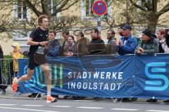 Halbmarathon Ingolstadt 2022 - 1. Sieger - HUG Tom 	GER	- SV Bayreuth auf der Laufstrecke - Foto: Jürgen Meyer