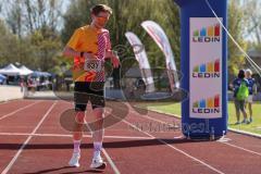 Laufcup 2024 - Donaudammlauf  - Ostermeir Lukas Nr. 637 - beim Zieleinlauf - 2. Sieger - jubel - Foto: Meyer Jürgen