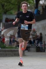 Halbmarathon Ingolstadt 2022 - 1. Sieger - HUG Tom 	GER	- SV Bayreuth auf der Laufstrecke - Foto: Jürgen Meyer