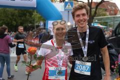 Halbmarathon Ingolstadt 2022 - 1. Siegerin der Frauen - REICHHOLD Magdalena  TSV Wolnzach im Ziel - 1.Sieger - HUG Tom - SV Bayreuth - Foto: Jürgen Meyer