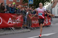 Halbmarathon Ingolstadt 2022 - 1. Siegerin der Frauen - REICHHOLD Magdalena  TSV Wolnzach im Zieleinlauf - Foto: Jürgen Meyer