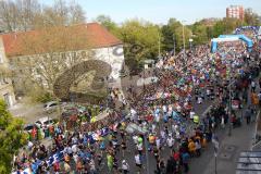 ODLO Halbmarathon Ingolstadt 2016 - Start auf der Konrad-Adenauer Brücke - Foto: Jürgen Meyer