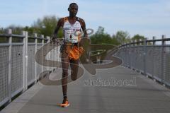 ODLO Halbmarathon Ingolstadt 2016 - Nr. 8 Maritim Filimon Kipkorir - Foto: Jürgen Meyer