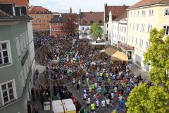 ODLO Halbmarathon Ingolstadt 2016 - Start auf der Konrad-Adenauer Brücke - Blick Richtung Innenstadt - Foto: Jürgen Meyer