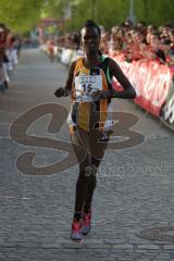 ODLO Halbmarathon Ingolstadt 2016 - 1. Siegerin Damen Nr. 16 Pauline Esikon - Foto: Jürgen Meyer