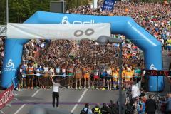 ODLO Halbmarathon Ingolstadt 2016 ODLO Halbmarathon Ingolstadt 2016 - Kurz vor dem Start auf der Konrad-Adenauer Brücke - Foto: Jürgen Meyer