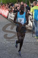 ODLO Halbmarathon Ingolstadt 2016 - 3. Sieger Nr. 5 Edwin Cheruiyot Melly - Foto: Jürgen Meyer