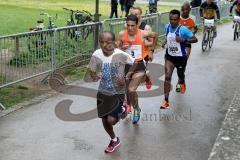 ODLO - Halbmarathon Ingolstadt 2015 - Führungsläufer  ohne Nummer Endisu Getachew (Aurbach) - Hagen Brosius #2 (SC Delphin Ingolstadt) - Said Azouzi (Aaart Marocco) #5 - Foto: Jürgen Meyer