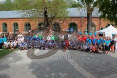UNICEF - Firmenlauf 2016 - Gruppenfoto mit allen teilnehmenden Firmen - Foto: Jürgen Meyer