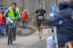 5. Lifepark Max Frühjahrswaldlauf Zuchering - 2018 - 1. Sieger Sebastian Mahr von SC Delphin Ingolstadt auf der Strecke beim Laufen - Foto: Jürgen Meyer