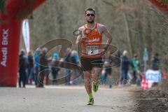 5. Lifepark Max Frühjahrswaldlauf Zuchering - 2018 - 3. Sieger Stahr Johannes LifePark Max Ing auf der Strecke beim laufen - Foto: Jürgen Meyer