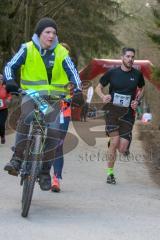 5. Lifepark Max Frühjahrswaldlauf Zuchering - 2018 - 1. Sieger Sebastian Mahr von SC Delphin Ingolstadt auf der Strecke beim Laufen - Foto: Jürgen Meyer