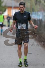 5. Lifepark Max Frühjahrswaldlauf Zuchering - 2018 - 1. Sieger Sebastian Mahr von SC Delphin Ingolstadt beim warm machen - Foto: Jürgen Meyer