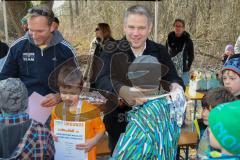 3. Frühjahrswaldlauf Zuchering - Dr. Christian Lösel bei der Siegerehrung der U12 Läufer - Foto: Jürgen Meyer