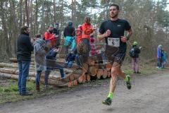 5. Lifepark Max Frühjahrswaldlauf Zuchering - 2018 - 1. Sieger Sebastian Mahr von SC Delphin Ingolstadt auf der Strecke beim Laufen - Foto: Jürgen Meyer