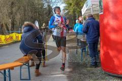 5. Lifepark Max Frühjahrswaldlauf Zuchering - 2018 - 2. Sieger Imberciadori Giulio von Athletica Frezze Zena im Zieleinlauf - Foto: Jürgen Meyer