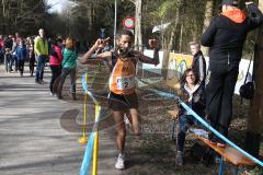 LifePark Max Frühjahrswaldlauf in Zuchering 2017 - Läufer auf der Strecke - 2. Sieger Miguel Lenz - Foto: Jürgen Meyer