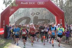 3. Frühjahrswaldlauf Zuchering - Start vom Hauptlauf und U18 - Foto: Jürgen Meyer