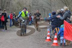 5. Lifepark Max Frühjahrswaldlauf Zuchering - 2018 - 1. Sieger Sebastian Mahr von SC Delphin Ingolstadt auf der Strecke beim Laufen - Foto: Jürgen Meyer