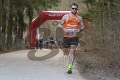 5. Lifepark Max Frühjahrswaldlauf Zuchering - 2018 - 3. Sieger Stahr Johannes LifePark Max Ing auf der Strecke beim laufen - Foto: Jürgen Meyer