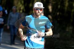 Zucheringer Waldlauf 2019 - Sebastian Mahr SC Delphin Ingolstadt Startnr.500 beim warmlaufen - Foto: Meyer Jürgen