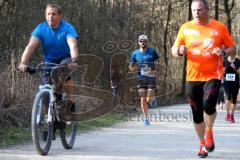 Zucheringer Waldlauf 2019 - Sebastian Mahr SC Delphin Ingolstadt Startnr.500 auf der Strecke - Foto: Meyer Jürgen