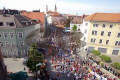 Halbmarathon - der Start und die erste Runde durch die Stadt