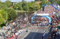 Halbmarathon - Donaubrücke vor dem Start