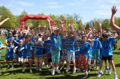 Halbmarathon 2012 Ingolstadt Foto: Jürgen Meyer
Running Kids beim aufwärmen