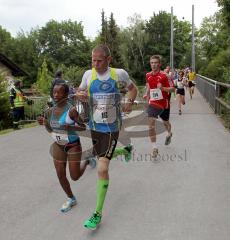 Halbmarathon Ingolstadt 2011 - links die spätere Zweite Haimanot Haile
