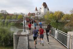 Halbmarathon in Ingolstadt 2013 - Klenzepark Neues Schloß Fußgängerbrücke Donau