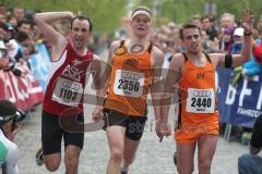 Halbmarathon in Ingolstadt 2013 - Emotionen im Ziel Freude Erschöpfung