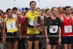 Halbmarathon in Ingolstadt 2013 - 2 Said Azouzi, 1 Christian Dirscherl, 10 Hagen Brosius am Start